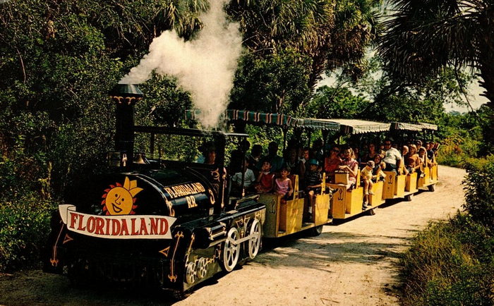 Floridaland - Vintage Postcard (newer photo)